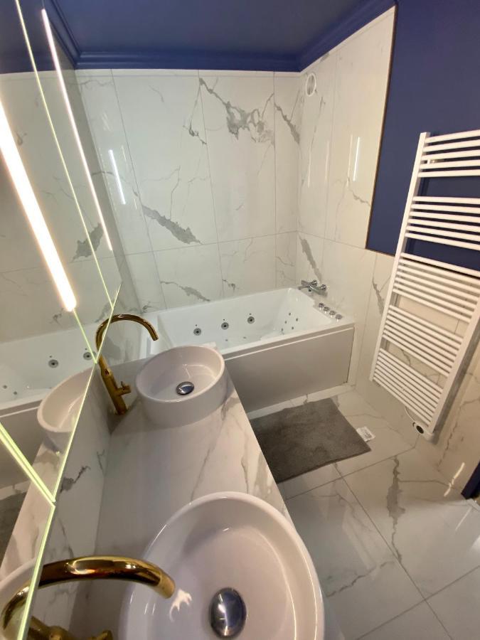 Luxury Paris La Vie En Rose Jacuzzi Terrasse Parking Leilighet Eksteriør bilde